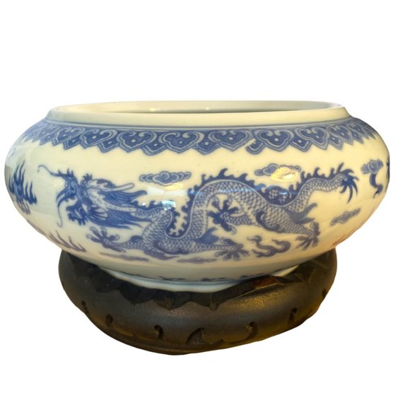 BEAUTIFUL BLUE AND WHITE ASIAN THEMED LARGE ROUND CERAMIC BOWL ON STAND (EUC) - Picture 9 of 9